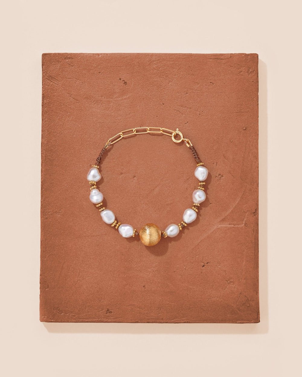 TITYARAVY-354_SAMHITA_BRACELET-GOLD_01